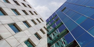 duze korporacje a male firmy