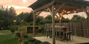 Pergola na tarasie – funkcjonalne i estetyczne rozwiązanie dla Twojego ogrodu - Ciekawostki ogrodowa pergola tarasowa